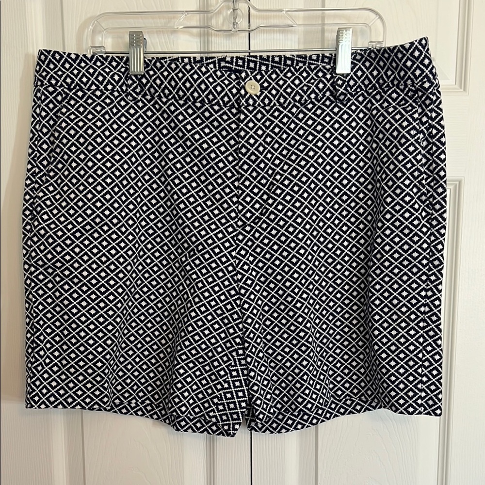 Chaps Women’s Size 16 Navy and White Cotton Shorts 7” Inseam  F1